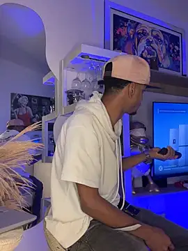 Snapshot of AaronCruz_ chatting on October 2025 06:01:02 AM AaronCruz online show from October 2025 06:01:02 AM