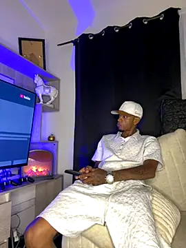 Snapshot of AaronCruz_ chatting on October 2025 02:00:01 AM AaronCruz online show from October 2025 02:00:01 AM