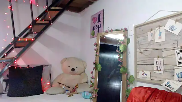 Snapshot of luna_sky83 chatting on October 2025 05:48:02 AM luna sky83 online show from October 2025 05:48:02 AM