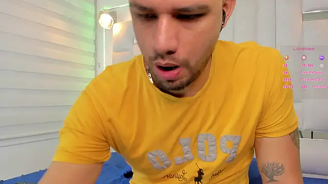 Jacoob19  online show from December 2024 12:58:01 PM
