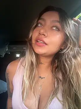 Snapshot of amanda-medrano1 chatting on December 2025 02:21:01 PM amanda-medrano1 online show from December 2025 02:21:01 PM