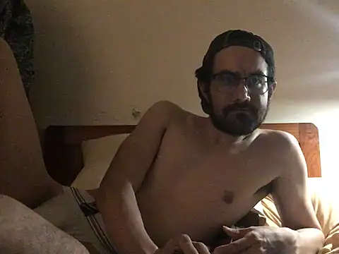 Snapshot of LuisPnP chatting on November 2025 06:52:01 AM LuisPnP online show from November 2025 06:52:01 AM