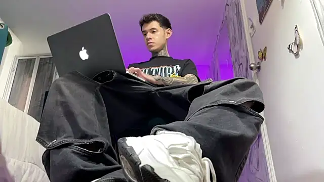 Saturno v online show from December 2024 08:50:01 PM