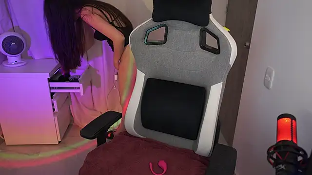 Snapshot of anyacutex chatting on October 2025 04:57:02 AM anyacutex online show from October 2025 04:57:02 AM