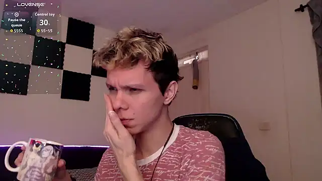 bryamado69 online show from October 2025 02:25:02 PM