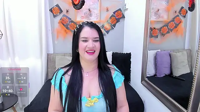 LenaRuiz  online show from October 2025 12:17:02 PM