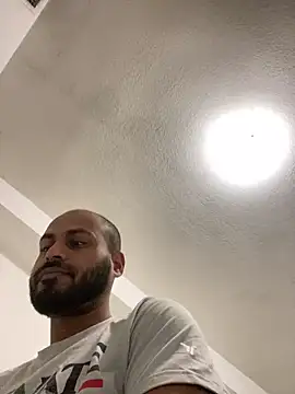 Snapshot of islandvybee55 chatting on January 2025 06:19:02 AM islandvybee55 online show from January 2025 06:19:02 AM