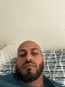 Snapshot of islandvybee55 chatting on February 2025 10:10:02 PM islandvybee55 online show from February 2025 10:10:02 PM