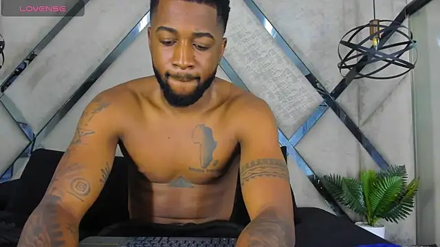 Drake Nassir4 online show from October 2025 05:58:02 PM