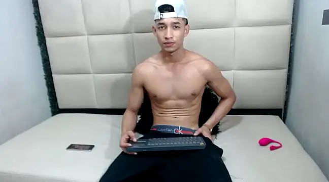 jose sexycumm online show from December 2024 07:55:01 PM