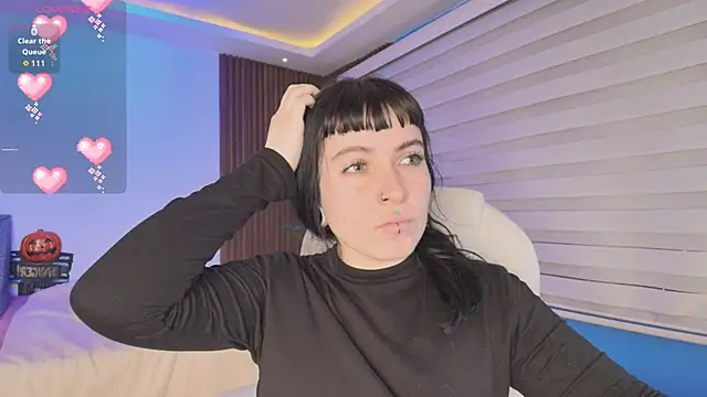 Lucy Smith2 online show from October 2025 07:44:02 PM