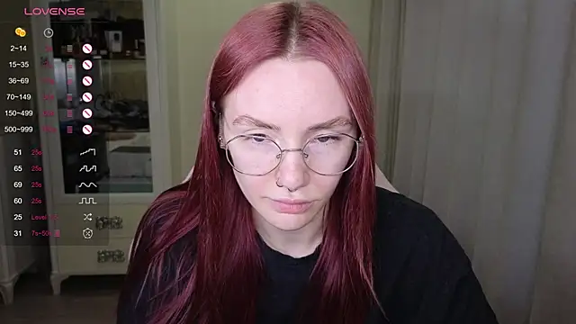 Snapshot of littlevildevil chatting on September 2025 11:04:01 AM littlevildevil online show from September 2025 11:04:01 AM