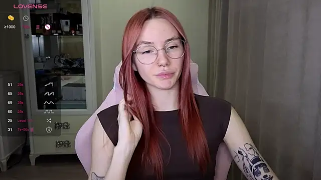 Snapshot of littlevildevil chatting on October 2025 11:00:02 AM littlevildevil online show from October 2025 11:00:02 AM