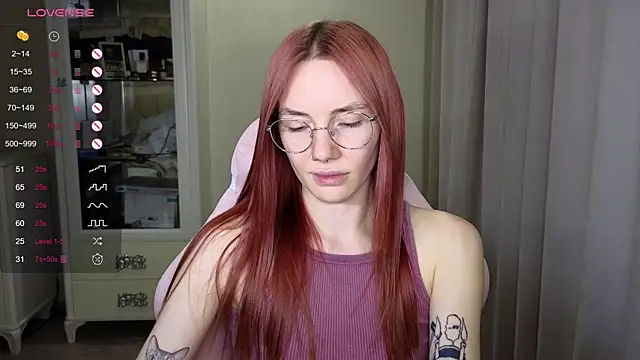 Snapshot of littlevildevil chatting on October 2025 10:34:02 AM littlevildevil online show from October 2025 10:34:02 AM