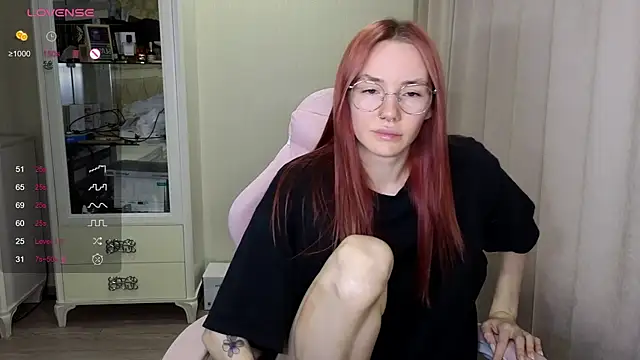 Snapshot of littlevildevil chatting on October 2025 10:43:02 AM littlevildevil online show from October 2025 10:43:02 AM