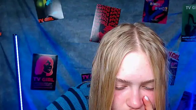 Snapshot of MademoiselleCl chatting on October 2025 12:23:02 PM MademoiselleCl online show from October 2025 12:23:02 PM