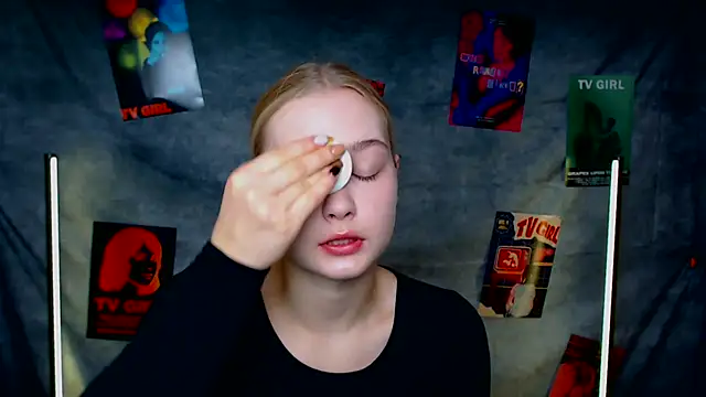 Snapshot of MademoiselleCl chatting on October 2025 06:34:01 AM MademoiselleCl online show from October 2025 06:34:01 AM