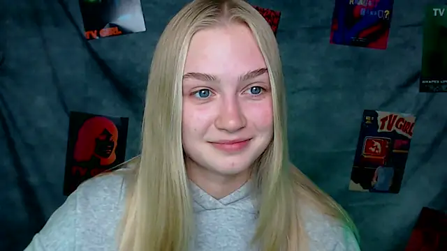 Snapshot of MademoiselleCl chatting on October 2025 12:13:02 PM MademoiselleCl online show from October 2025 12:13:02 PM