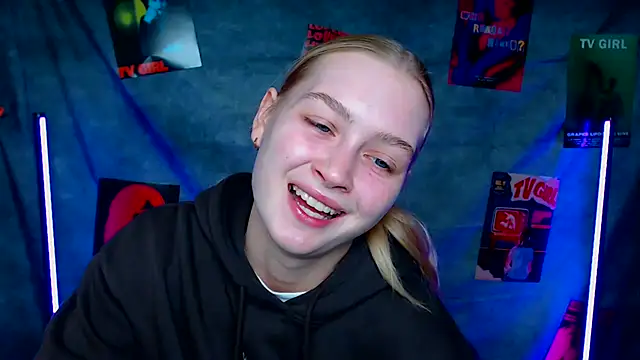 Snapshot of MademoiselleCl chatting on October 2025 12:17:02 PM MademoiselleCl online show from October 2025 12:17:02 PM