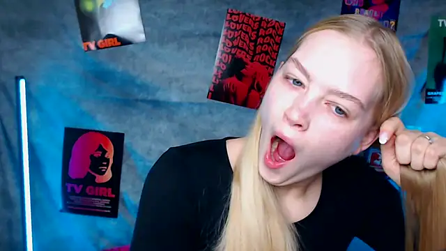 Snapshot of MademoiselleCl chatting on October 2025 06:14:02 AM MademoiselleCl online show from October 2025 06:14:02 AM