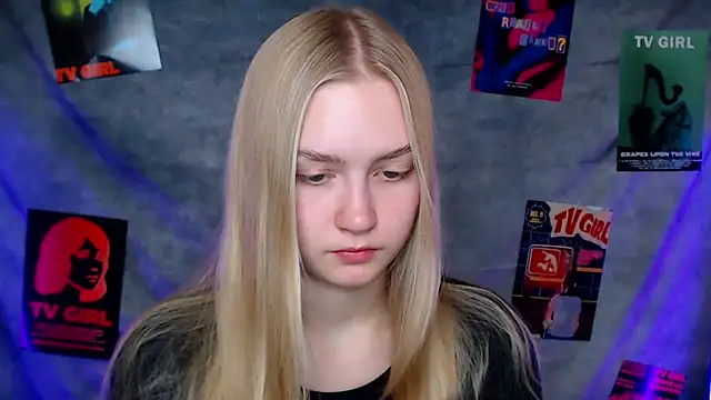 Snapshot of MademoiselleCl chatting on October 2025 12:15:01 PM MademoiselleCl online show from October 2025 12:15:01 PM