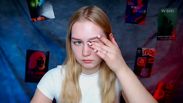 Snapshot of MademoiselleCl chatting on November 2025 01:34:02 PM MademoiselleCl online show from November 2025 01:34:02 PM