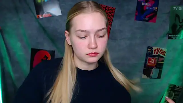 Snapshot of MademoiselleCl chatting on November 2025 07:01:02 PM MademoiselleCl online show from November 2025 07:01:02 PM