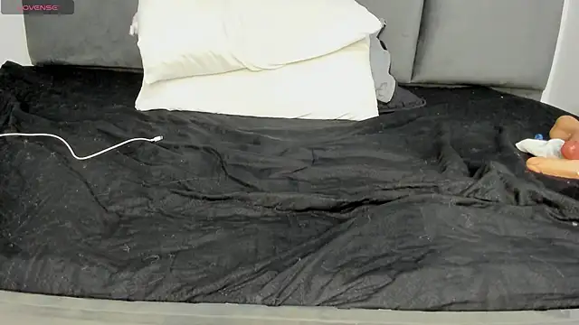 Snapshot of Lizz_Luna chatting on February 2025 02:57:01 PM Lizz Luna online show from February 2025 02:57:01 PM