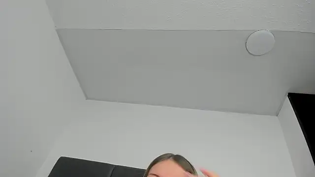 Snapshot of Lizz_Luna chatting on October 2025 03:52:01 PM Lizz Luna online show from October 2025 03:52:01 PM