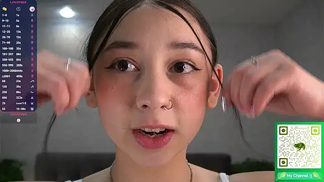 AislyEmbury online show from December 2025 05:05:01 AM