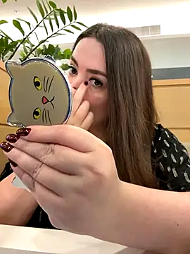 Sophie Eaton online show from November 2025 07:49:02 PM