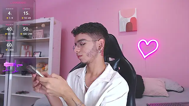 Ian Castillo  online show from January 2025 11:26:01 AM