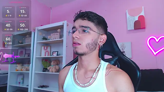 Ian Castillo  online show from February 2025 11:21:01 AM