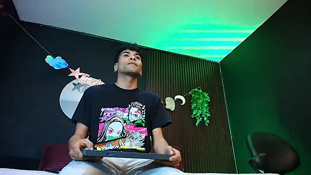 Aaron Jassell1 online show from October 2025 02:48:01 AM