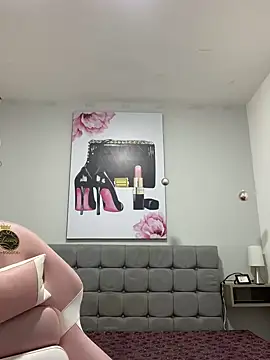 Snapshot of Violetta_Suky chatting on September 2025 01:27:01 PM Violetta Suky online show from September 2025 01:27:01 PM