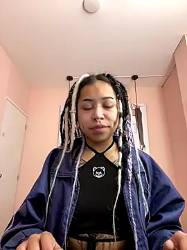 Snapshot of Violetta_Suky chatting on October 2025 12:58:01 PM Violetta Suky online show from October 2025 12:58:01 PM