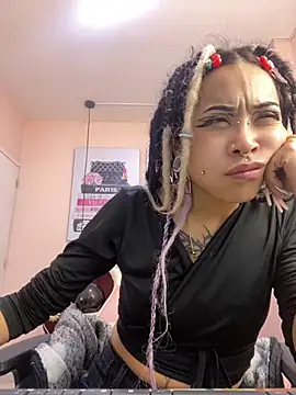 Snapshot of Violetta_Suky chatting on October 2025 01:22:02 PM Violetta Suky online show from October 2025 01:22:02 PM