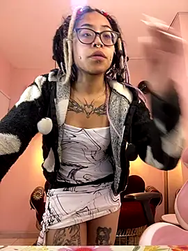 Snapshot of Violetta_Suky chatting on October 2025 01:33:02 PM Violetta Suky online show from October 2025 01:33:02 PM