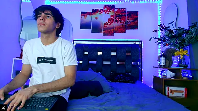 Alex and Fabian online show from December 2024 09:39:01 PM