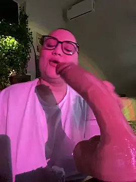 Snapshot of DaisyBooom chatting on January 2025 07:05:01 PM DaisyBooom online show from January 2025 07:05:01 PM