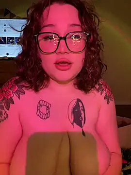 Snapshot of DaisyBooom chatting on February 2025 07:14:02 PM DaisyBooom online show from February 2025 07:14:02 PM