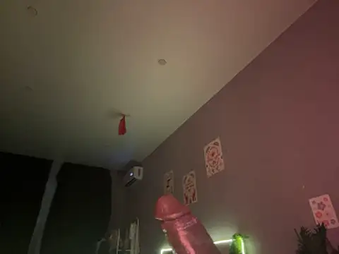 Snapshot of DaisyBooom chatting on October 2025 06:46:02 PM DaisyBooom online show from October 2025 06:46:02 PM