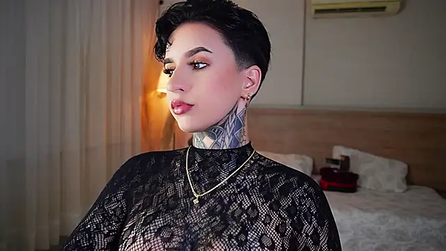 Snapshot of AliceShazaham_ chatting on October 2025 07:51:02 AM AliceShazaham online show from October 2025 07:51:02 AM