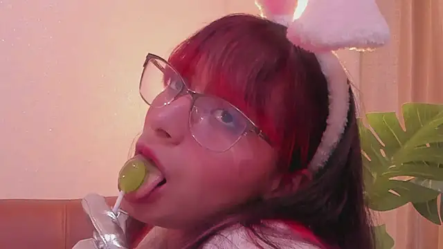 RedMeloddy online show from December 2024 10:43:01 PM