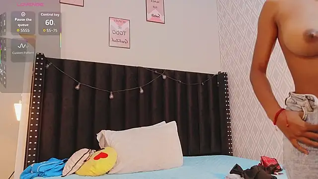 Snapshot of littleebonymommy chatting on October 2025 09:21:01 PM littleebonymommy online show from October 2025 09:21:01 PM