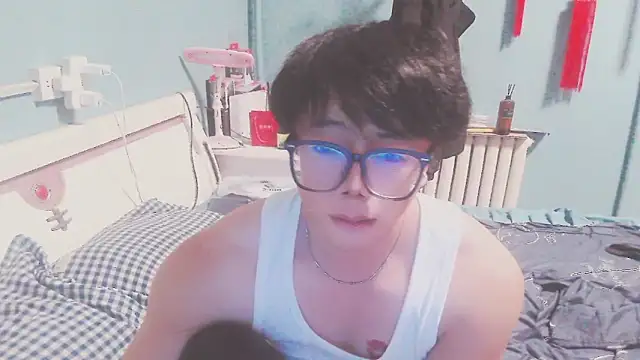 Snapshot of handsome1069 chatting on October 2025 01:57:02 PM handsome1069 online show from October 2025 01:57:02 PM