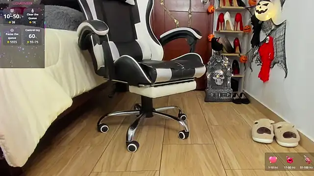 Snapshot of SophieBaker__ chatting on October 2025 12:32:01 AM SophieBaker online show from October 2025 12:32:01 AM