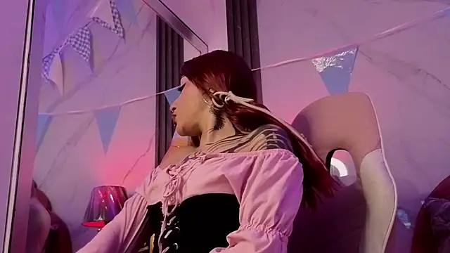 Layla Cullen online show from September 2025 07:28:01 PM