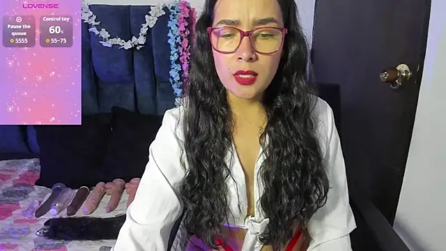 Fiorela Ocean  online show from September 2025 12:31:02 PM