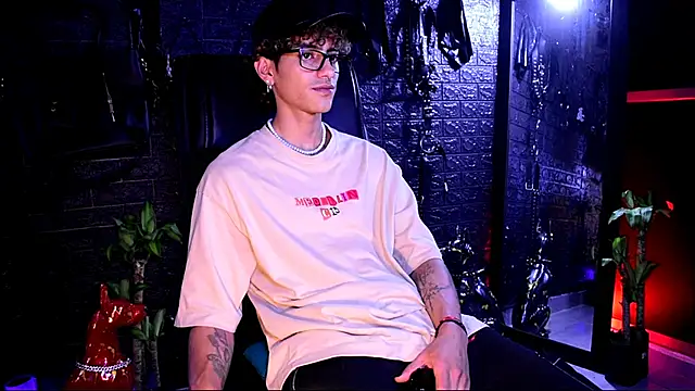 Snapshot of DemonKush-- chatting on November 2025 03:06:02 AM DemonKush-- online show from November 2025 03:06:02 AM